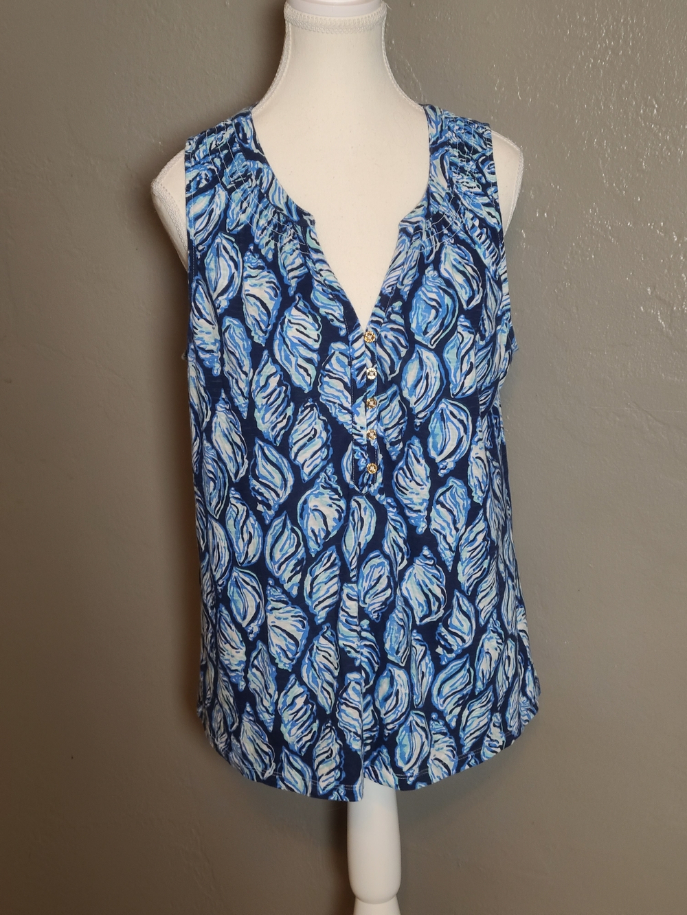 Lilly Pulitzer Blue Essie Smocked Cotton Resort Sleeveless V Neck Blouse Large - Picture 2 of 10